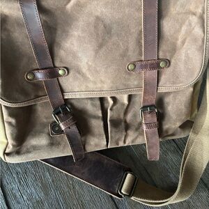 NEWHEY Waxed Canvas & Leather 15.6"
Laptop Messenger Bag - Vintage Khaki.